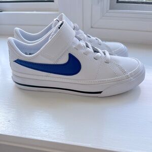 Kids Nike Court Legacy - White/Blue. Size 12C